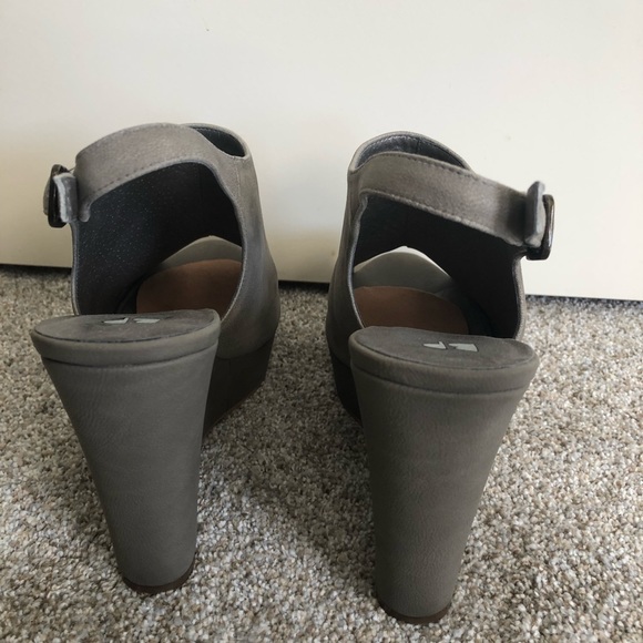 Gray bp wedges. - Picture 3 of 4